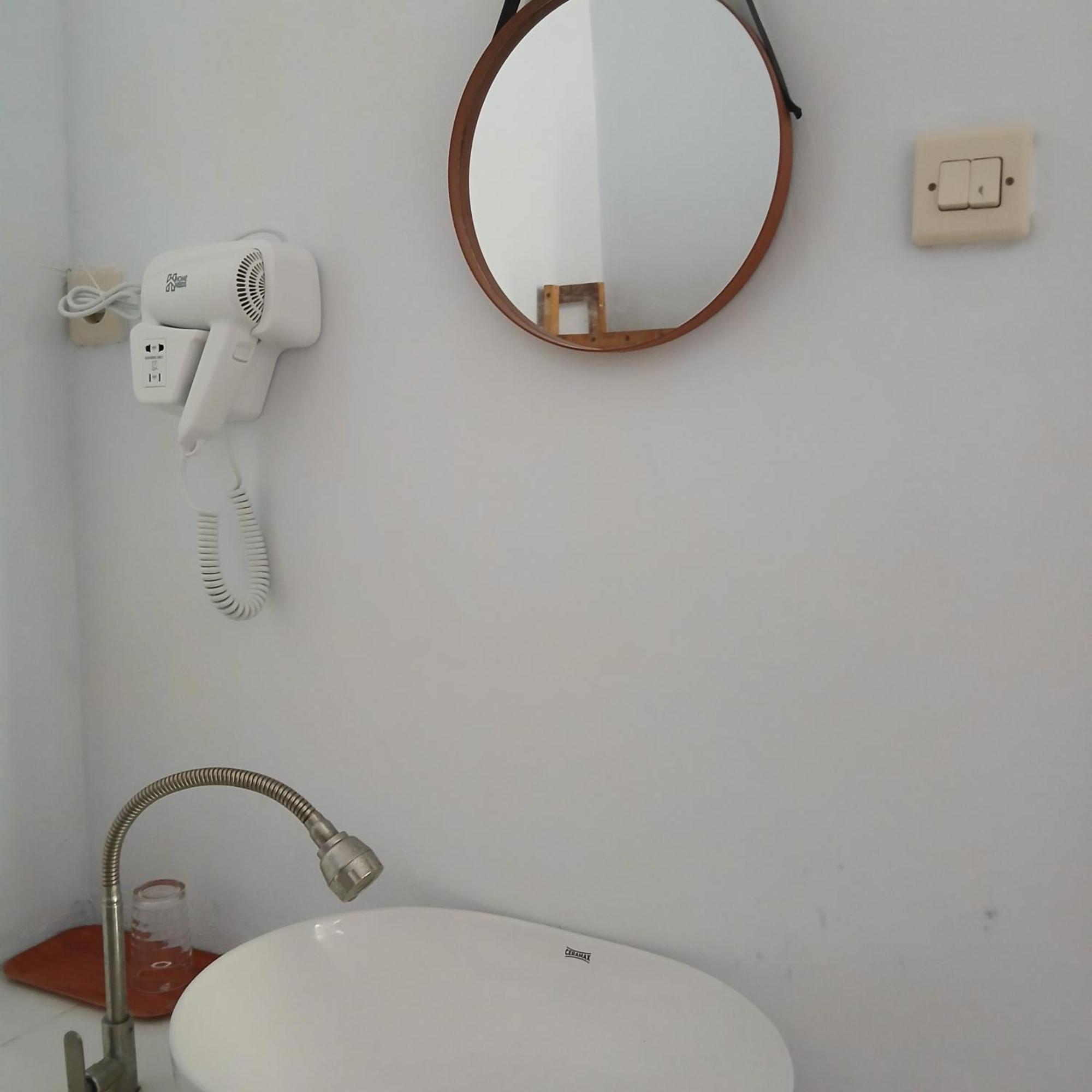 Renata Cottages Ohoililir الغرفة الصورة